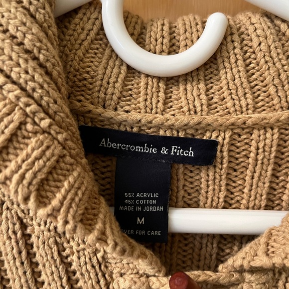 Abercrombie & Fitch tan sweater with toggle clasp M - Picture 5 of 8